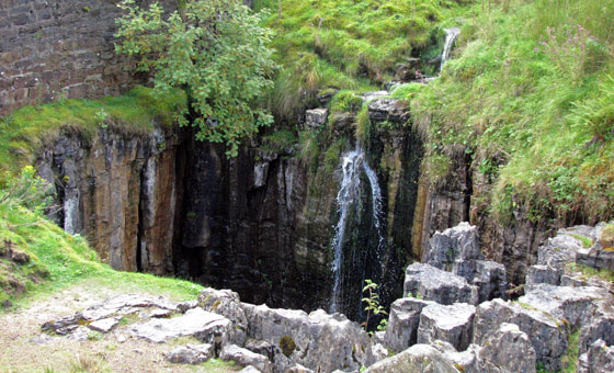 Buttertubs joining Wensleydale and Swaledale